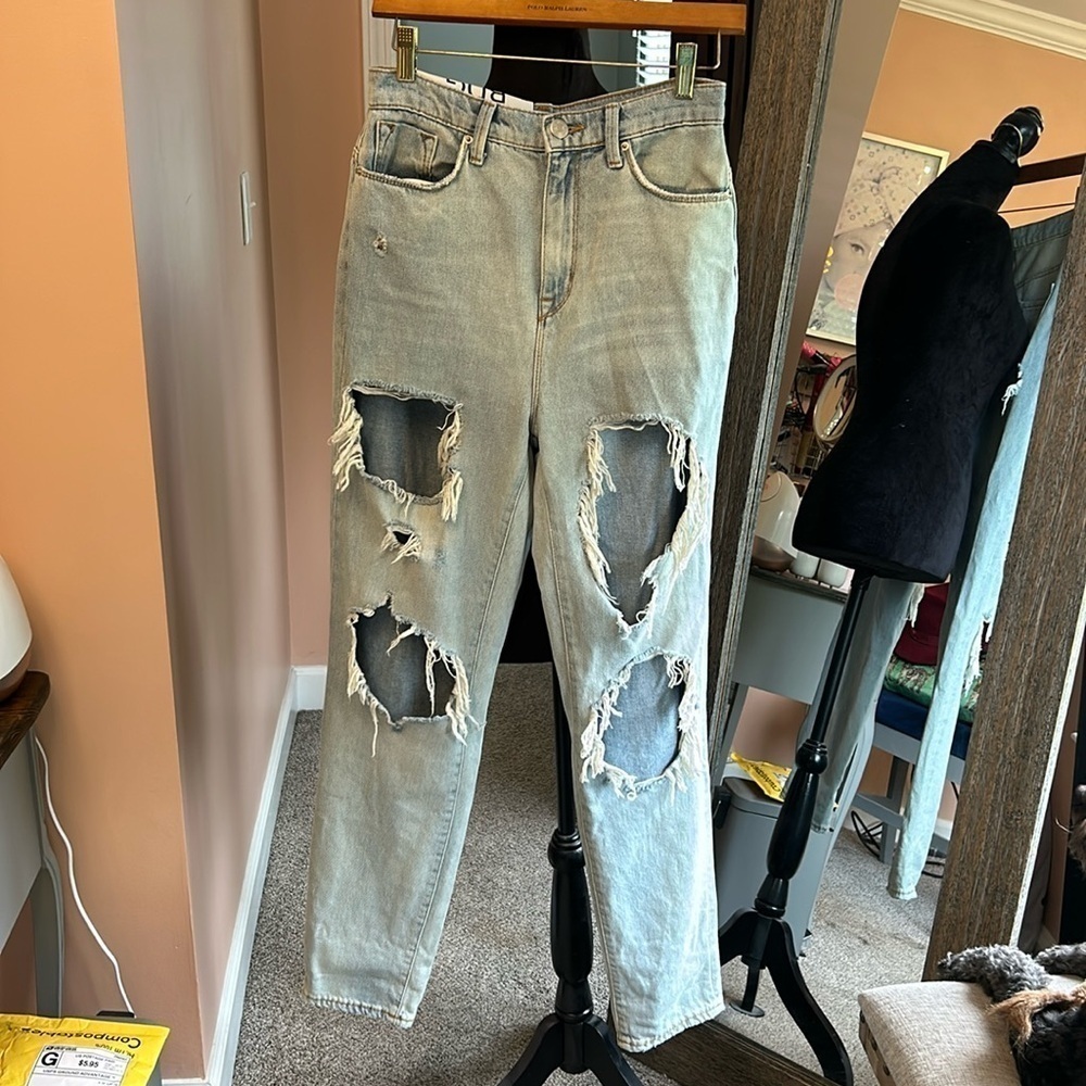 Urban Outfitters | BDG MOM HIGH RISE JEANS Distressed size 26 light wash